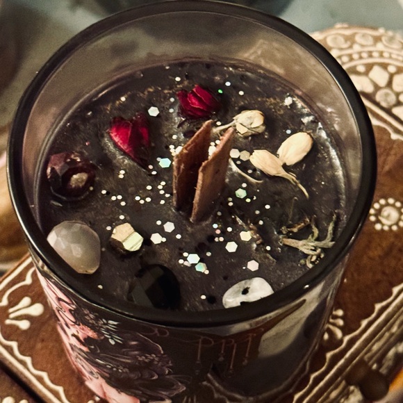 Capricorn Zodiac Crystal Candle - Picture 9 of 10